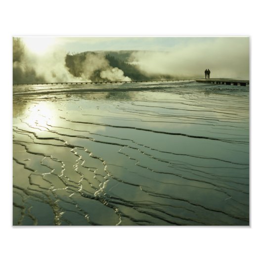 Midway Geyser Pool op Sunrise Foto Afdruk (Voorkant)