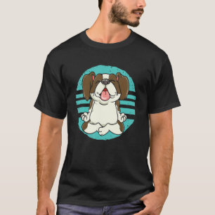 Mierige hond die in de zitplaats zit t-shirt