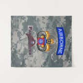 Mighty 82nd Airborne Division Silver Chute Wandkleed (Voorkant (horizontaal))