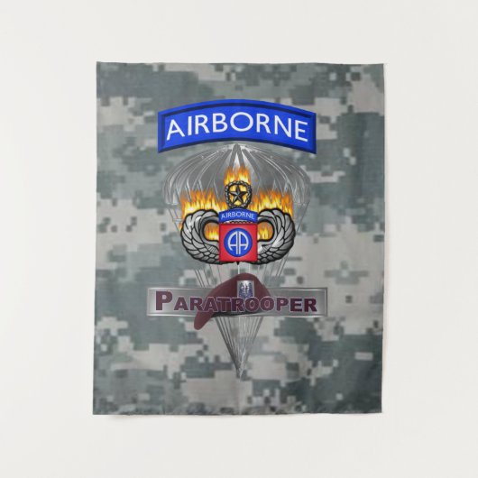 Mighty 82nd Airborne Division Silver Chute Wandkleed (Voorkant)