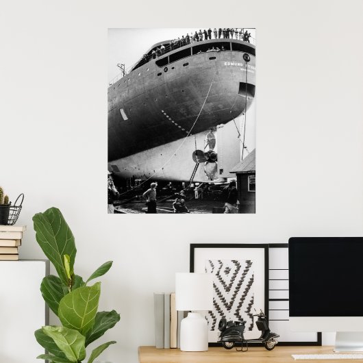 Mighty Fitz - Stern Shot - Launch Day -  Poster (Thuiskantoor)