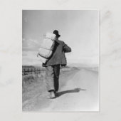 Migrant Walking - 1935 Briefkaart (Voorkant)