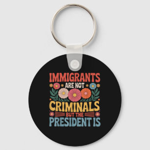 Migranten zijn geen criminelen De president is Fem Sleutelhanger