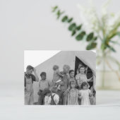 Migrerende Familie tijdens de Oogst van de Erwt -- Briefkaart (Staand voorkant)