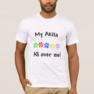 Mijn Akita loopt over me heen T-shirt