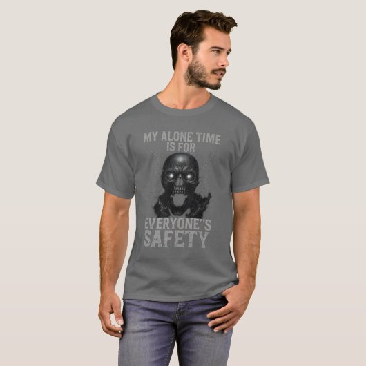 MIJN ALONE TIJD IS VOOR IEDEREEN'S VEILIGHEID T-SHIRT (Voorkant volledig)