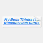 Mijn baas denkt dat ik vanuit huis werk! bumpersticker (Voorkant)