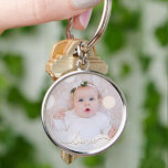 Mijn Baby Foto Aangepast Sleutelhanger<br><div class="desc">Je favoriete baby foto op een sleutelhanger! Upload je eigen afbeelding om je sleutelhanger voor jezelf te creëer of als cadeau aan familie,  vrienden,  ouders en grootouders! De woordliefde in een controlemanuscript wordt gekenmerkt over uw foto.</div>