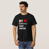Mijn behoort tot een hersenchirurg T-shirt (Voorkant volledig)