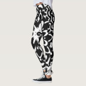 MIJN BESTE METGEZELLIGE MANDALA KUNST IN ZWARTE BL LEGGINGS (Links)