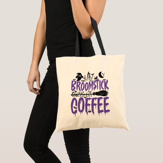 Mijn bezemsteel draait op koffieverslaafde Hallowe Tote Bag (Voorkant (product))