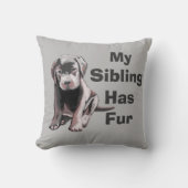 Mijn broer heeft vier Schattigee zwarte lab kinder Kussen (Voorkant)