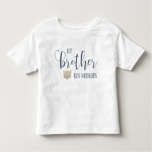 Mijn broer heeft WHISKERS-typografie Kinder Shirts