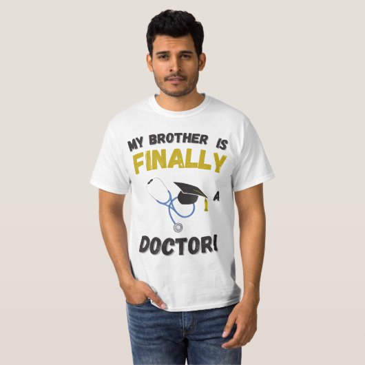 Mijn broer is eindelijk een dokter - Medisch gesch T-shirt (Voorkant volledig)