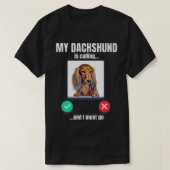 Mijn Dachshund belt en ik moet lang achterover gaa T-shirt (Design voorkant)