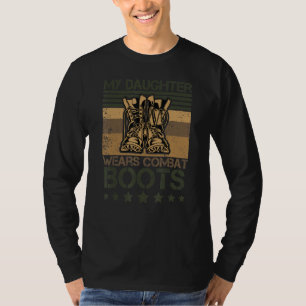 Mijn dochter draagt een gevechtsboot met laarzen e t-shirt