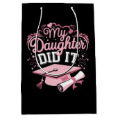 Mijn dochter heeft het gedaan Afstuderen roze Afst Medium Cadeauzakje (Voorkant)