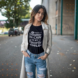 Mijn dochter in de wet is mijn favoriete kind t-shirt