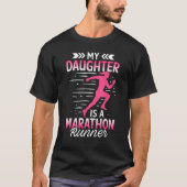 Mijn dochter is een marathonloper, vader van mama t-shirt (Voorkant)