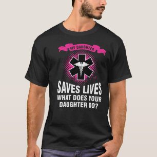 Mijn dochter redt levens wat haar dochter doet t-shirt