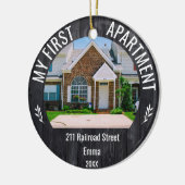 Mijn eerste appartement, 2022, aangepaste naam en keramisch ornament (Links)