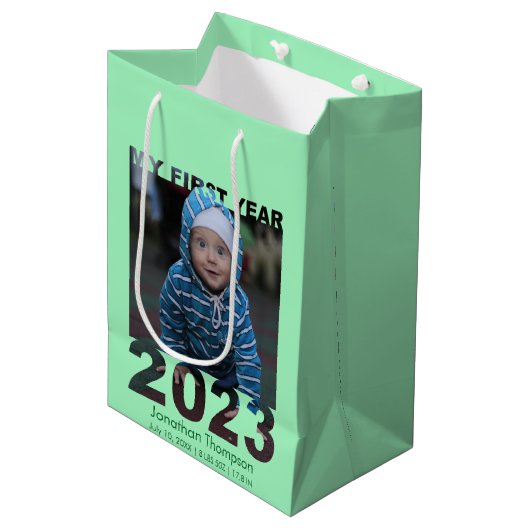Mijn eerste jaar 2023 Moderne Cutout Baby Foto gro Medium Cadeauzakje (Voorkant Gekanteld)