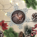 Mijn eerste kerstpasgeboren Baby Foto Tin Sneeuwvlok Ornament<br><div class="desc">Eenvoudige mooie eerste kerstversiering voor baby. Eenvoudig aan te passen met uw details. Neem contact met me op via chat als je vragen hebt over het kunstwerk of je moet aanpassen. OPMERKING: voor hulp bij bestellingen,  verzendgegevens,  productinformatie,  enz.,  neemt u rechtstreeks contact op met Zazzle Customer Care: https://help.zazzle.com/hc/en-us/articles/221463567-How-Do-I-Contact-Zazzle-Customer-Support-.</div>