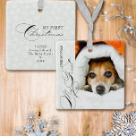 Mijn eerste kerstscript Verticale foto Snowflake Keramisch Ornament<br><div class="desc">Mijn eerste kerstfotoversiering met verticale foto, elegante kalligrafie en delicate witte sneeuwvlokken op een zilvergrijze grens. Het fotomalplaatje is klaar voor u om uw foto en uw douanetekst op de rug toe te voegen. Met uitzondering van de handgeschreven tekst die voor Mijn eerste Kerstmis wordt gebruikt, is alle tekst volledig...</div>