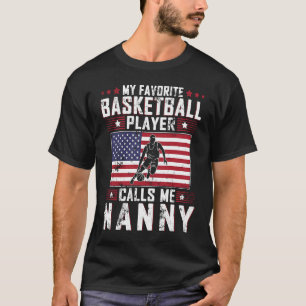 Mijn favoriete Basketbalspeler roept me nanny Moth T-shirt