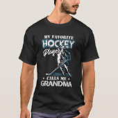 Mijn favoriete Hockey Player noemt me oma moeder' T-shirt (Voorkant)