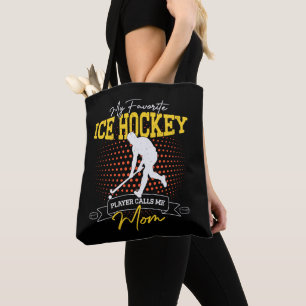 Mijn favoriete ijshockeyspeler noemt me mama grapp tote bag