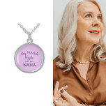 Mijn favoriete mensen noemen me Nana Sterling Zilver Ketting<br><div class="desc">Een vun citaat voor oma. Paarse scripttypografie op een  roze achtergrond. U kunt de tekst wijzigen in Mimi,  GiGi,  Nona,  Mama,  enzovoort..</div>