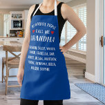 Mijn favoriete mensen noemen me oma, Blue Custom Schort<br><div class="desc">Laat oma weten dat ze speciaal is met dit leuke aangepaste schort met de woorden "Mijn favoriete mensen noemen me oma". Voeg dan alle kleinkinderen namen hieronder toe. Perfect voor oma's,  moeders,  tantes,  opa's,  vaders,  enz. die graag koken.</div>