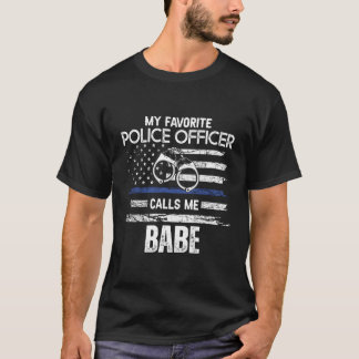 Mijn favoriete politieagent noemt me Babe T-shirt