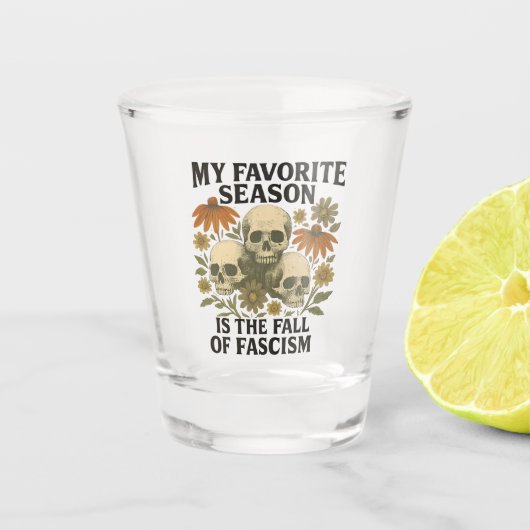 Mijn favoriete seizoen is de val van het fascisme shot glas (Voorkant)
