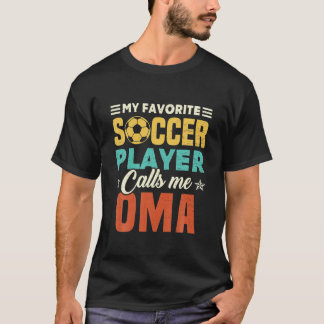 Mijn favoriete voetballer roept me Oma aan T-shirt
