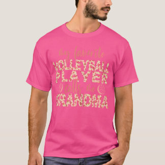 Mijn favoriete volleybalster noemt me oma t-shirt