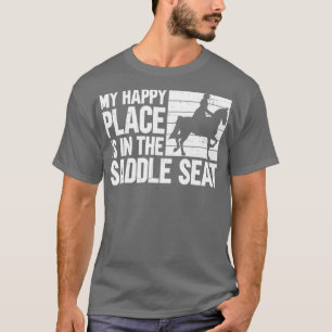 Mijn gelukkige plaats is in de zadelstoel E T-shirt