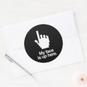 MIJN GEZICHT IS HIERBOVEN RONDE STICKER (Envelop)