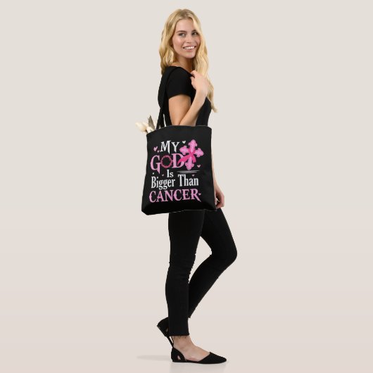 Mijn God is Groter Dan Borstkanker Tote Bag (Op model)
