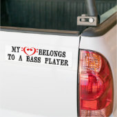 Mijn hart behoort toe aan een basgitarist bumpersticker (Op Truck)