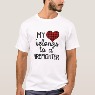Mijn hart behoort tot een brandweerman voor brandw t-shirt