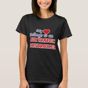 Mijn hart behoort tot een luchtverkeersleider t-shirt