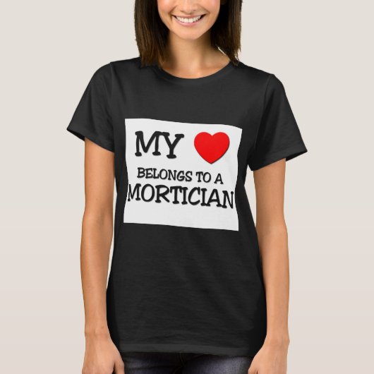 Mijn hart behoort tot een MORTICIAN T-shirt (Voorkant)