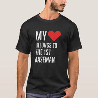 Mijn hart behoort tot het 1e Baseman-Jubileum Qu T-shirt