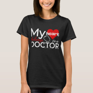 Mijn hart behoort tot het Relatie van Doctor Funny T-shirt
