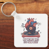 "Mijn Hart Heeft Zijn Eigen Ritme" Grappige Vinylp Sleutelhanger (Voorkant)