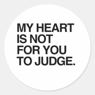 MIJN HART IS NIET OM DOOR JOU TE BEOORDELEN.png Ronde Sticker