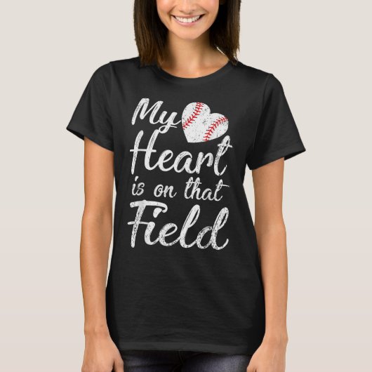 Mijn hart is op dat veld honkbal softbal mam gi t-shirt (Voorkant)