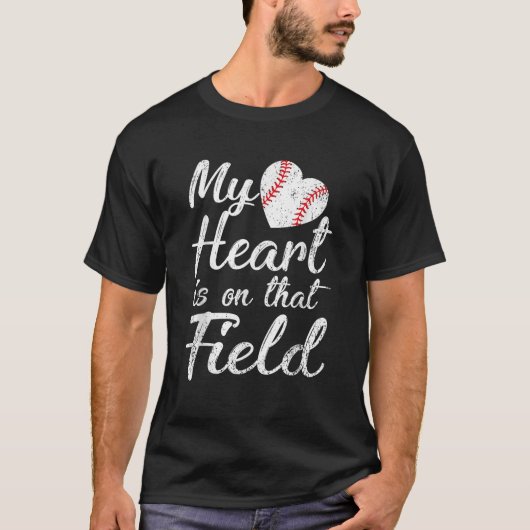 Mijn hart is op dat veld honkbal softbal mam gi t-shirt (Voorkant)